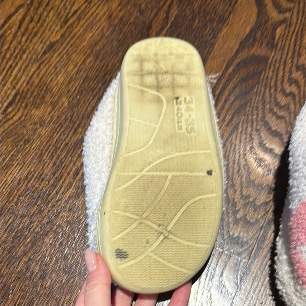 Cozy Smiley Face Slippers girls size 34-35